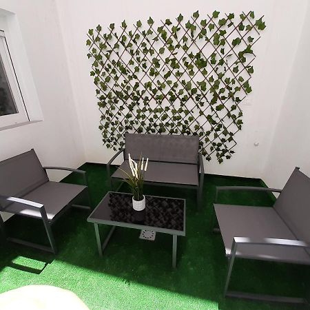 Tropical Garden Apartment อาลิกันเต ภายนอก รูปภาพ
