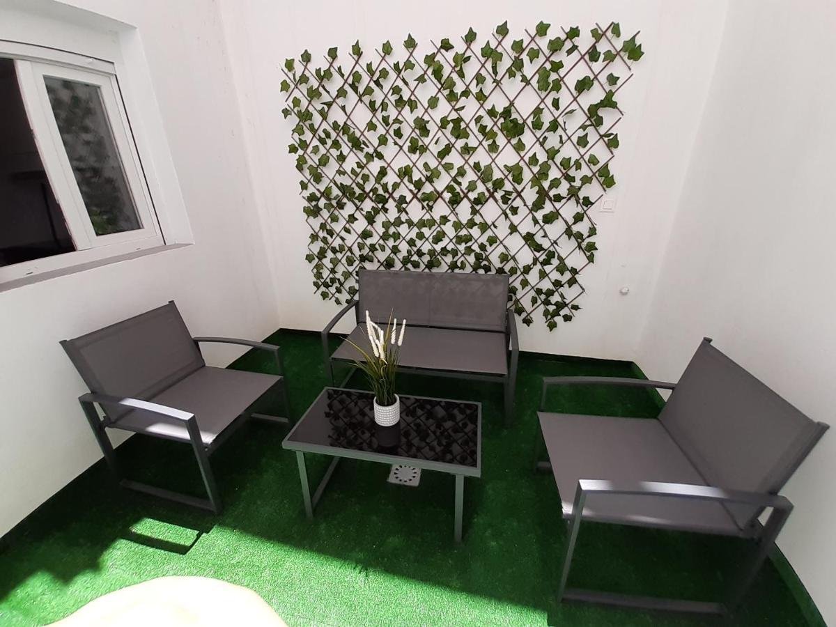 Tropical Garden Apartment อาลิกันเต ภายนอก รูปภาพ